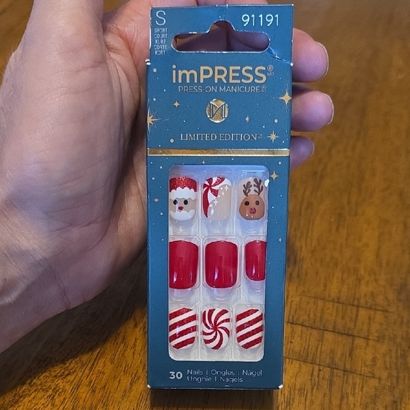 imPRESS Holiday Nail Set with Red and White Designs - Picture 1 of 7